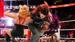 WWE《皇家大战2020》女子上绳赛，惊喜不断，内奥米亮绝技