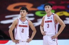 谁说CBA不如NBA精彩的，广东队惊天逆转北京队，徐杰化身篮板王